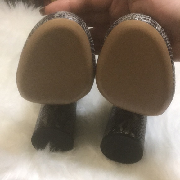 Armani genuine leather, ankle boots, brand new, NO BOX, size 38 (8=US) $275 - Picture 6 of 17